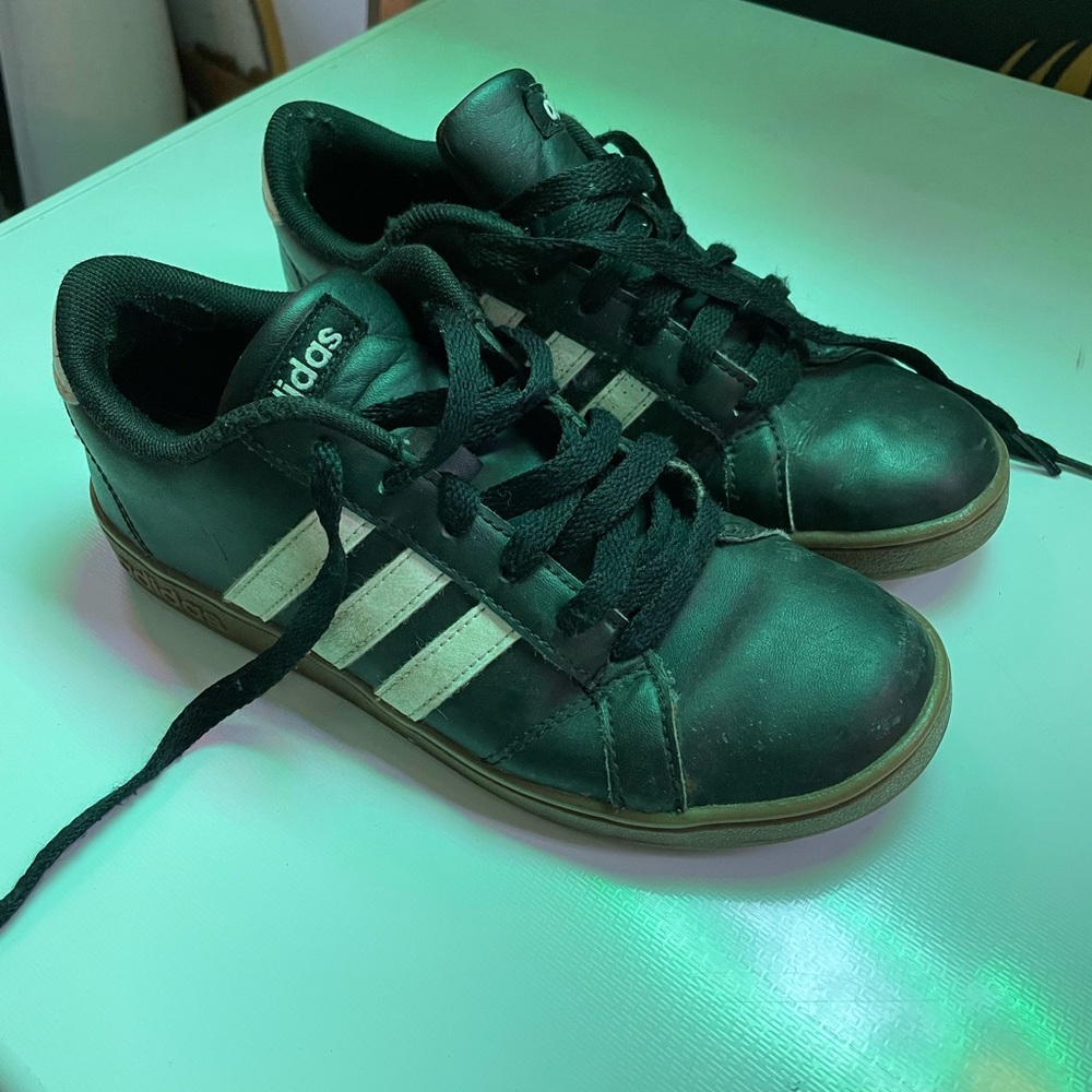 Youth size 3 1/2 Adidas Samba